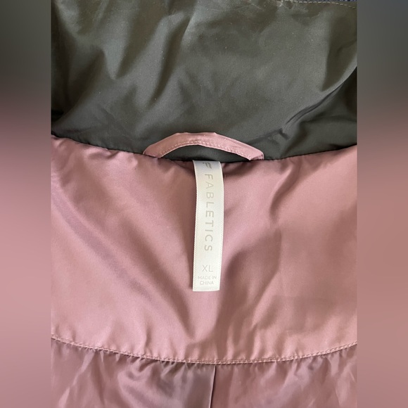 Fabletics Essential Puffer Jacket XL Mauve and Black - Picture 8 of 13